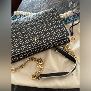 Tori Burch Crosdbidy NWOT